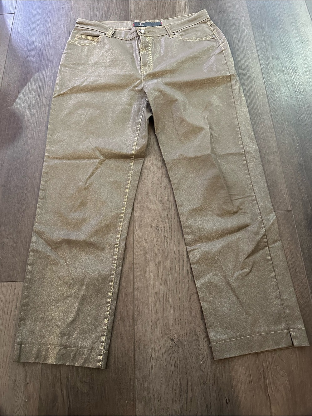 Dismero Women’s Metallic Gold Shimmer Ankle Pants in a Size 34